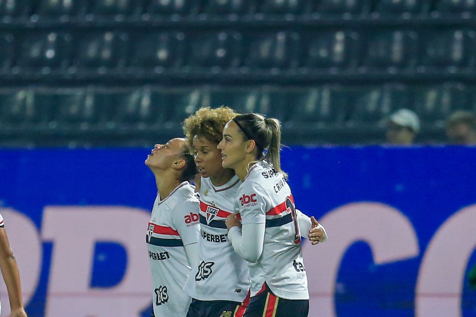 São Paulo marca nos acréscimos e vence o Palmeiras pelo Brasileiro Feminino