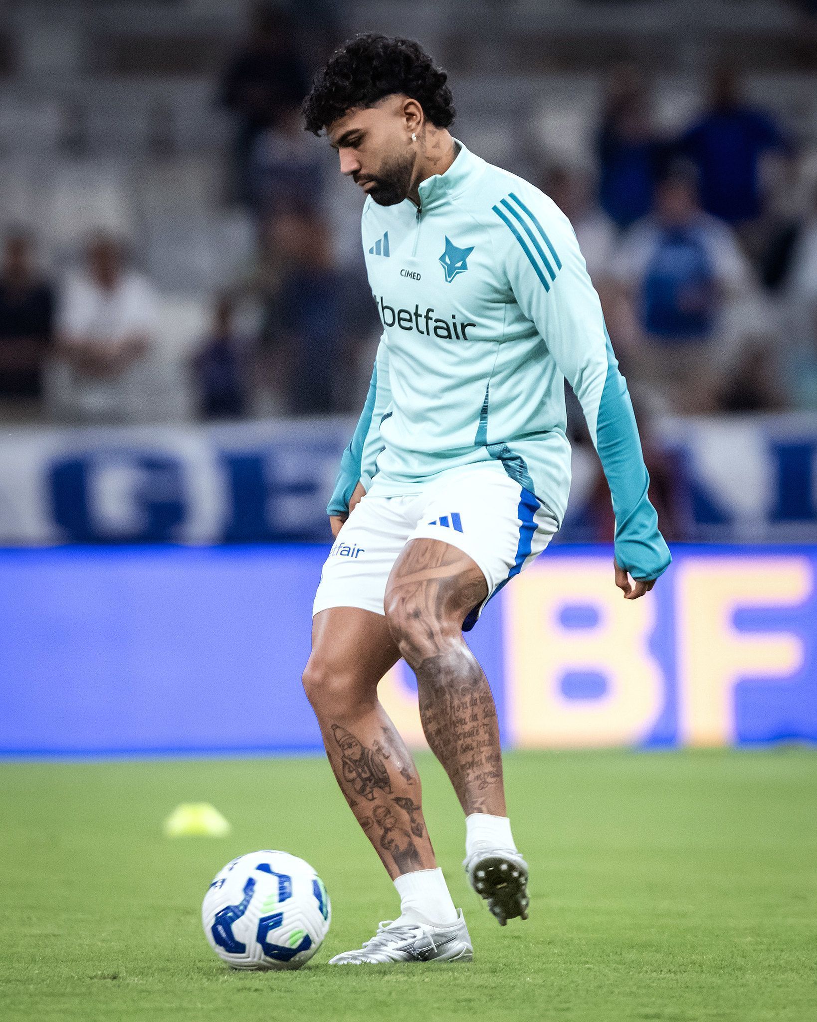 Flamenguistas provocam Gabigol no Mineirão, e torcida do Cruzeiro rebate