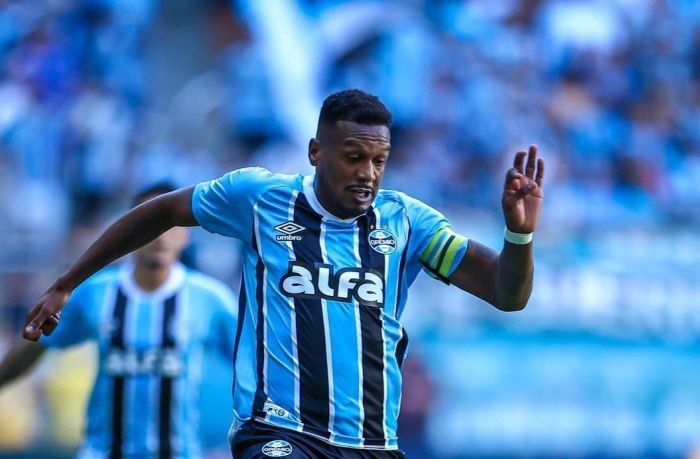Edenilson sentiu na partida contra o Santos