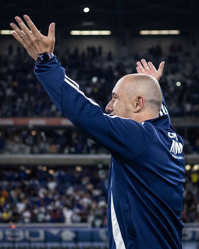 Jardim destaca vitória merecida do Cruzeiro sobre o Flamengo: ‘Poderia ser três ou quatro’