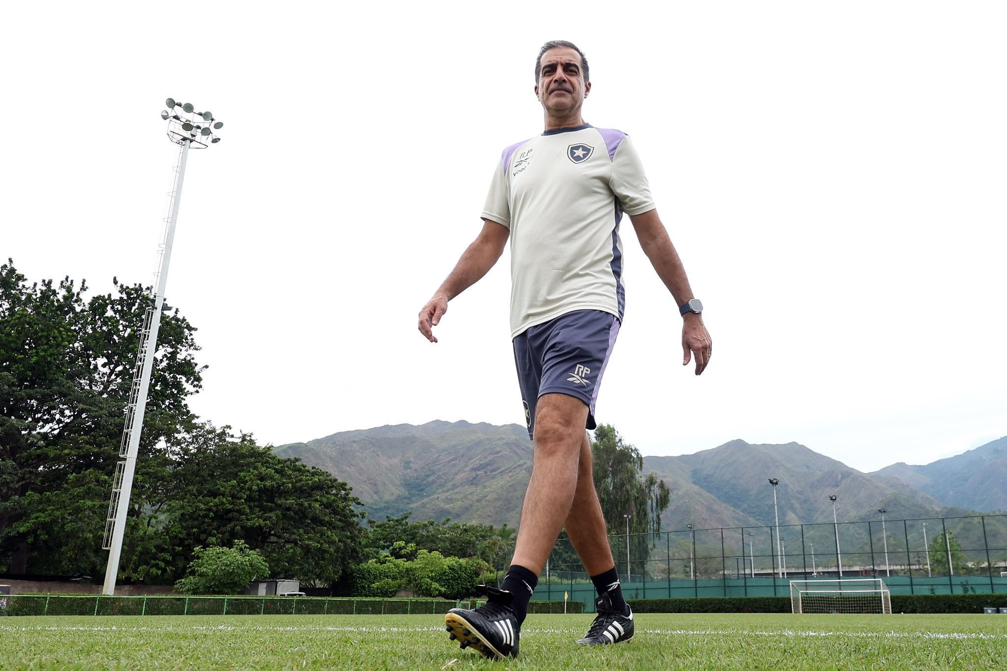 Com PSG no horizonte, Botafogo vive turbulência com Renato Paiva