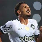 Vitinho valoriza vitória do Botafogo, mas admite: 'Poderíamos fazer mais'