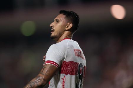Breno Herculano comemora gol pelo CRB na Série B