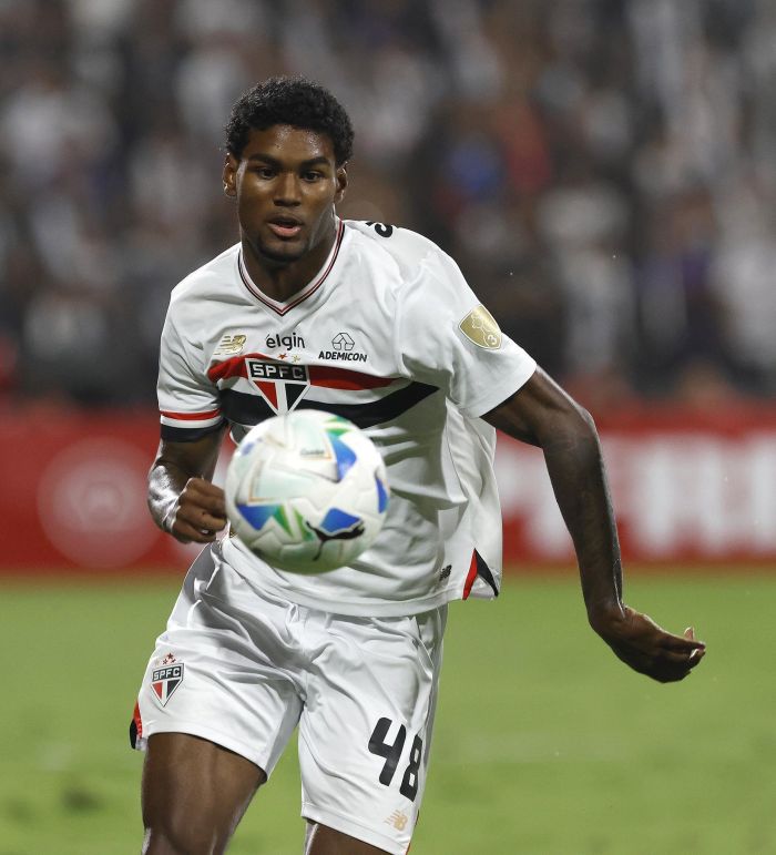 Aos 19 anos, Lucas Ferreira tem se destacado no São Paulo