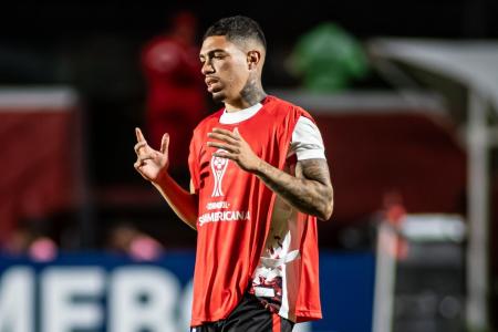 Hugo durante aquecimento do Vitória para jogo da Copa Sul-Americana