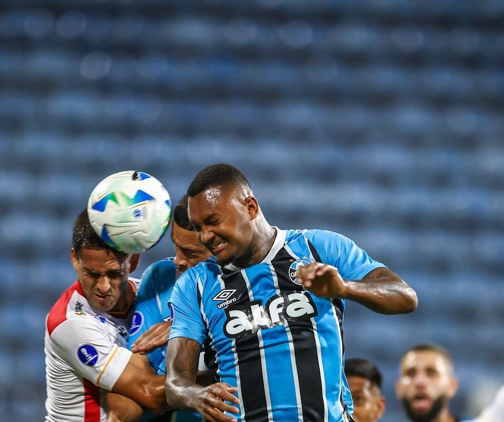 Mano Menezes detalha escolha por Luan Cândido no ataque do Grêmio
