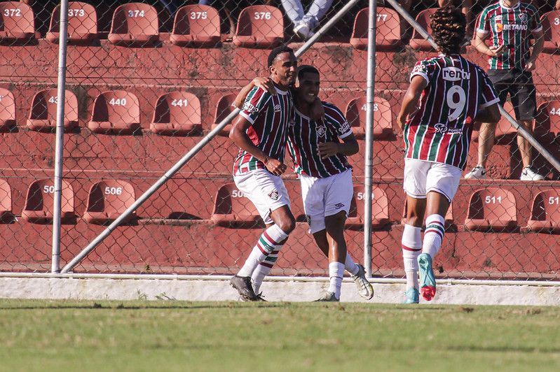 Fluminense vence o São Paulo e cola no G8 do Brasileiro Sub-20