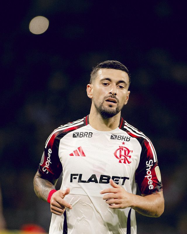 Arrascaeta desabafa nas redes sociais e manda recado à torcida do Flamengo