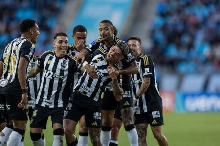 Rubens comemorando gol pelo Atlético