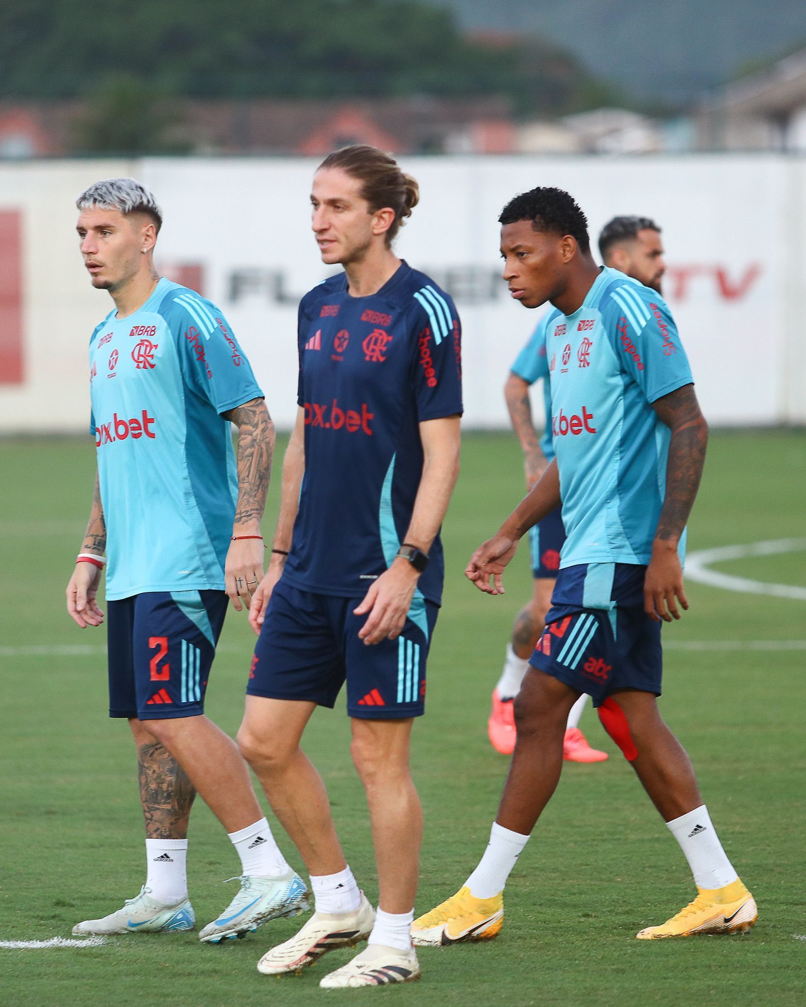 Mauro Cezar avalia trabalho de Filipe Luís no Flamengo: 'Risco de virar um Diniz'
