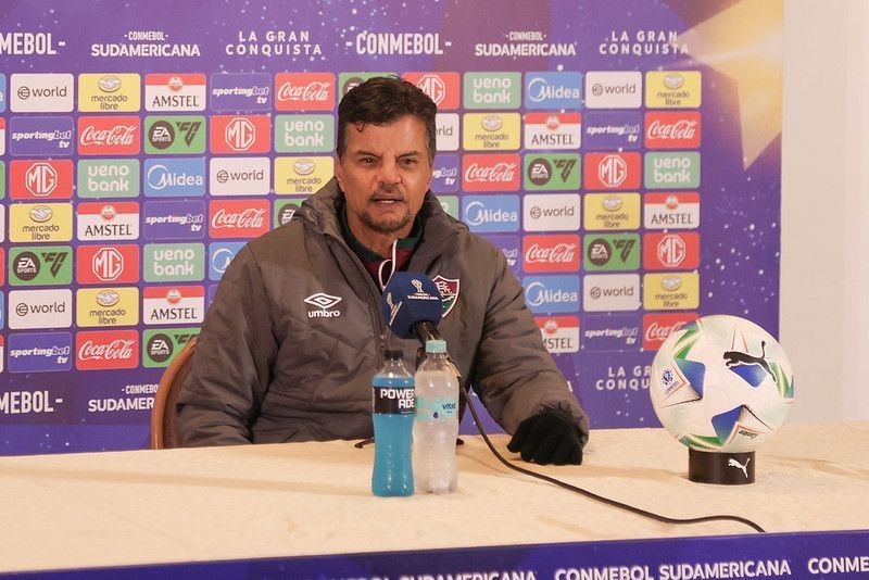 Auxiliar técnico do Fluminense encontra culpado por atuação ruim na Sul-Americana