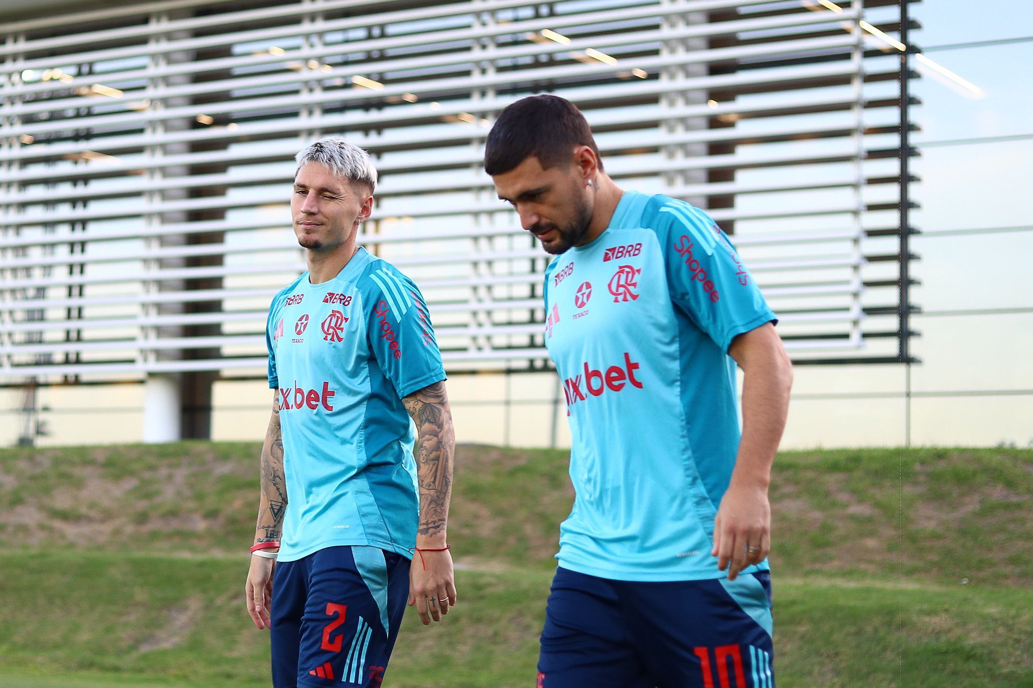 Flamengo explica processo de negociação com Arrascaeta, que deseja renovar