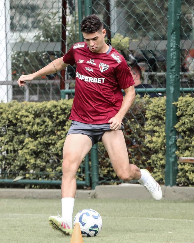 Escalação do São Paulo: Zubeldía terá reforço para enfrentar o Palmeiras