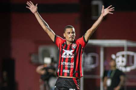 Janderson em ação pelo Vitória, no Campeonato Brasileiro