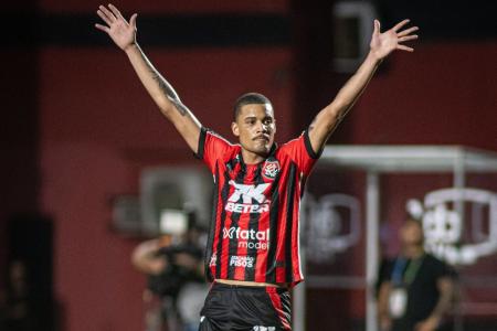 Janderson em ação pelo Vitória, no Campeonato Brasileiro