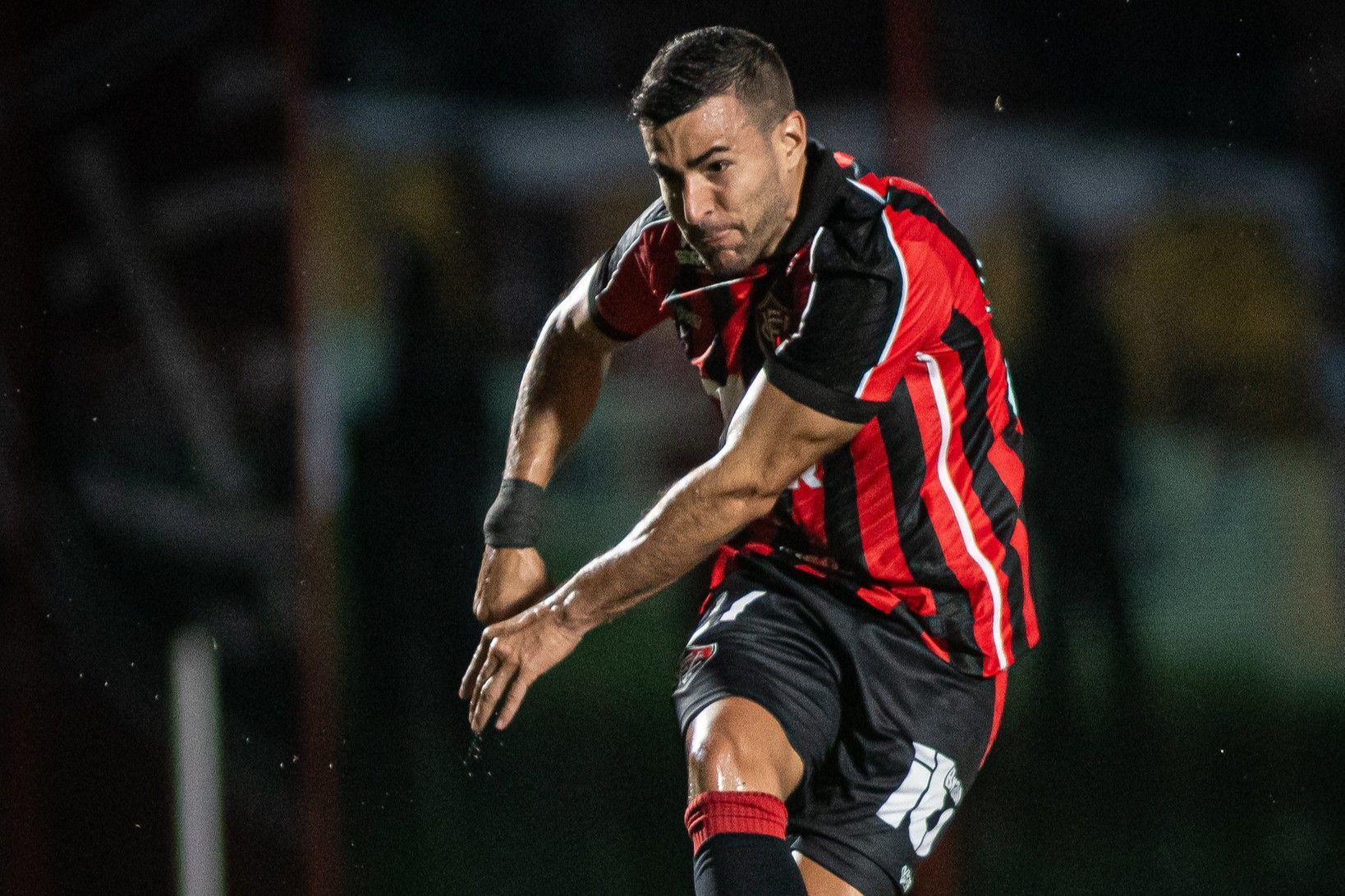 Vitória sofre transfer ban da Fifa por dívida que envolve ex-Cruzeiro