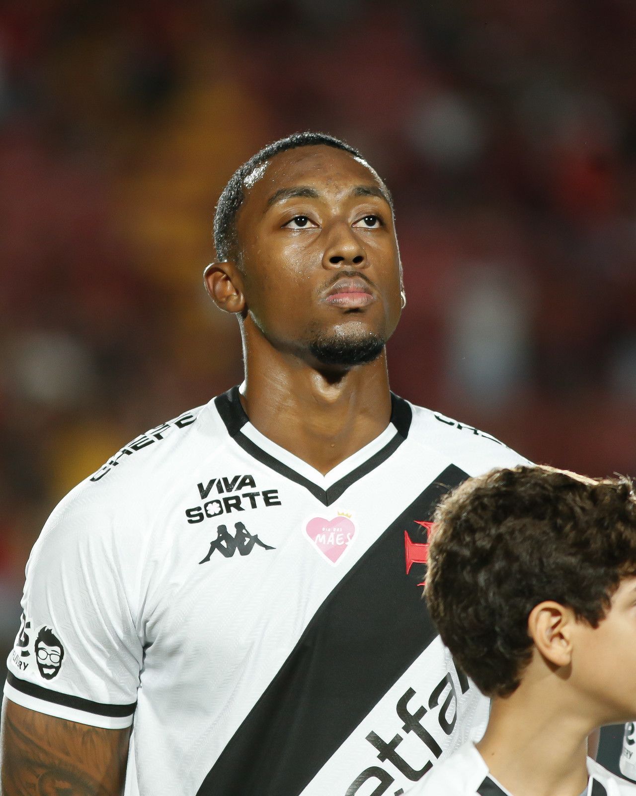 Vasco rejeita investida por zagueiro Luiz Gustavo e aguarda nova oferta
