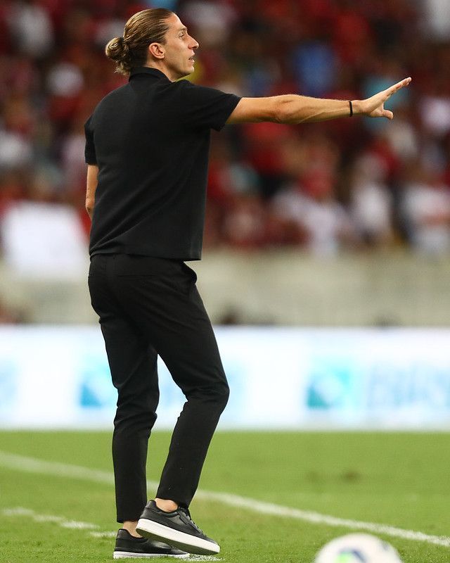 Filipe Luís reage às críticas sobre momento turbulento do Flamengo