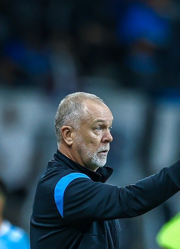Mano Menezes explica escolha por Nathan como titular do Grêmio contra o Bragantino