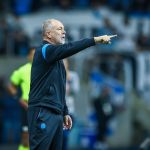Mano Menezes projeta retornos de titulares no meio-campo do Grêmio