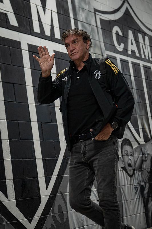 Cuca perde titular do Atlético para clássico com o Cruzeiro pelo Brasileiro
