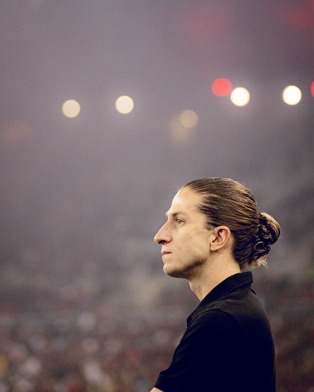 Filipe Luís exalta 'sacrifício' de Gerson e explica Pedro no banco do Flamengo
