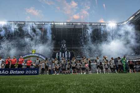 Atlético perfilado antes de partida do Campeonato Brasileiro