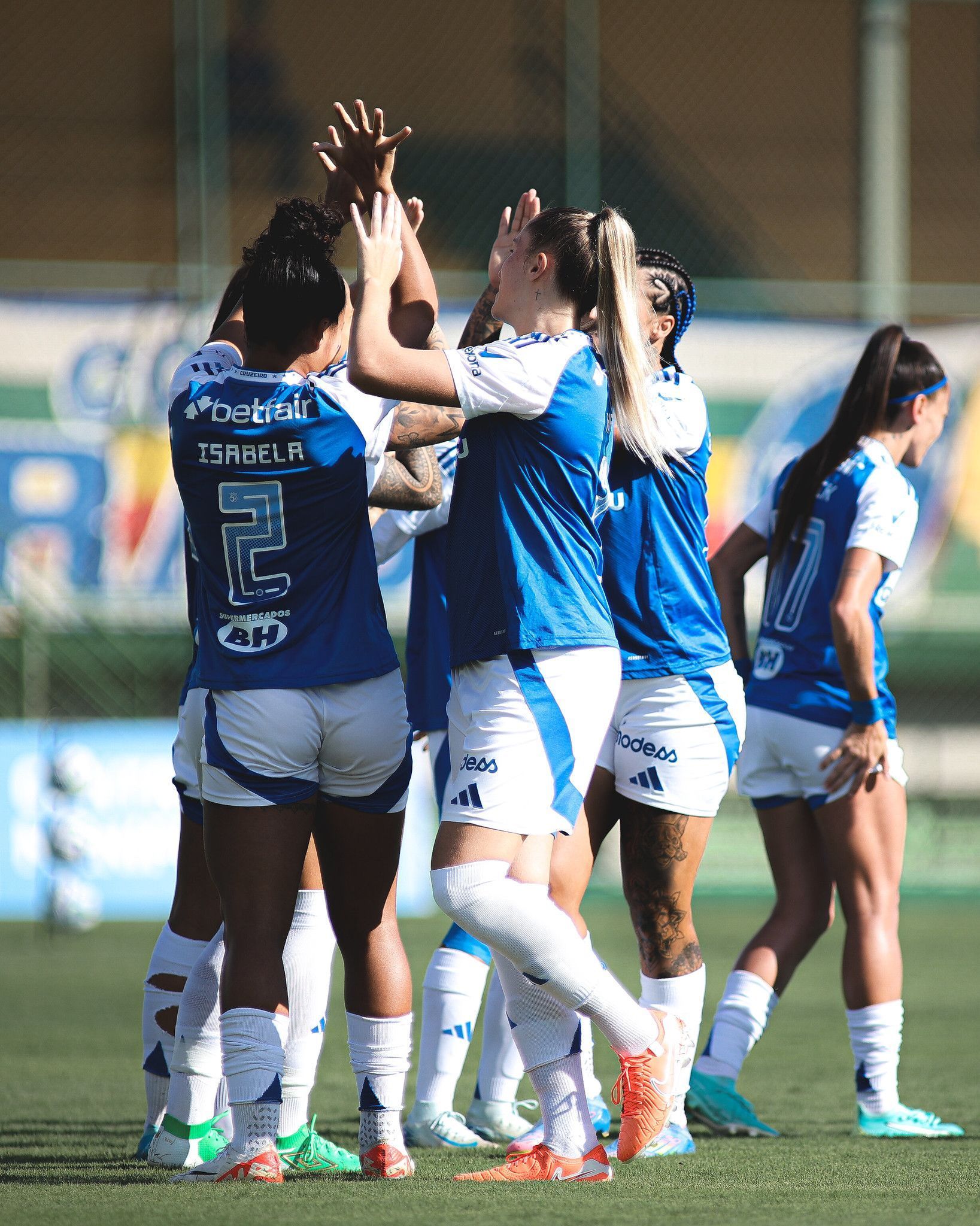 Cruzeiro marca nos acréscimos, vence o Bahia e se isola na liderança do Brasileiro Feminino