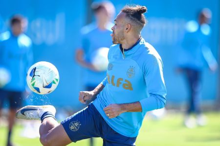 Braithwaite deve ser titular do Grêmio contra o Godoy Cruz