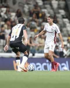 Bernal foi titular do Fluminense contra o Atlético