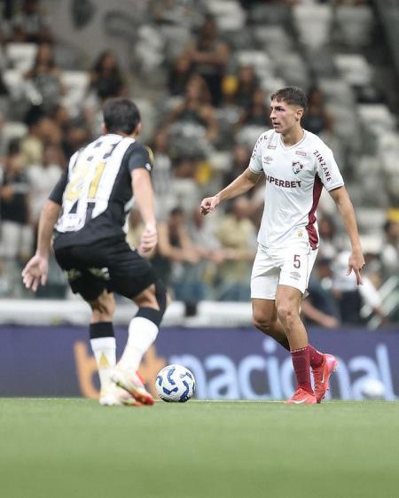 Bernal foi titular do Fluminense contra o Atlético