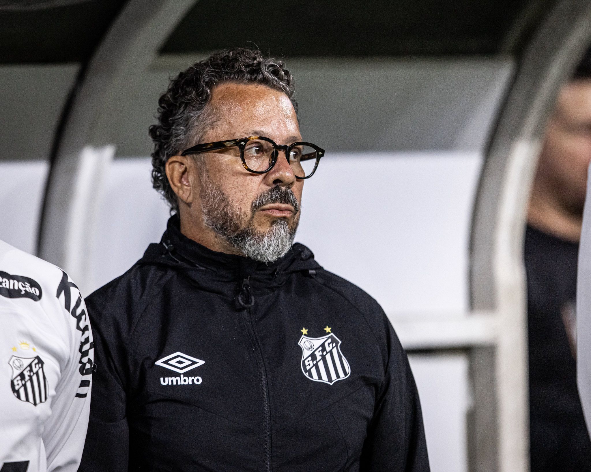 Técnico do Santos celebra retorno de dupla e ganha opções para enfrentar o Corinthians