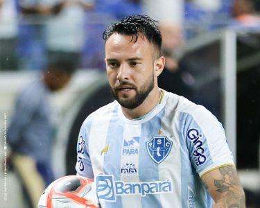 Giovanni em ação com o Paysandu