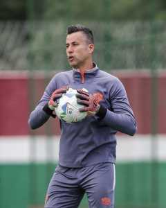 Fábio segue sendo titular do Fluminense por mais uma temporada
