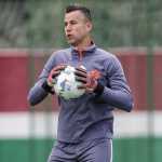 Fluminense negocia renovação de Fábio por mais uma temporada