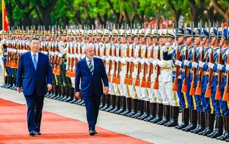 Lula e Xi Jinping durante visita oficial à China