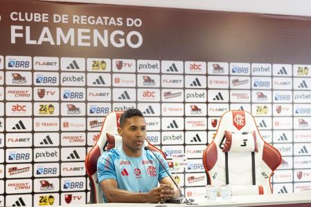 Alex Sandro, lateral do Flamengo e com passagem pela Seleção Brasileira, durante entrevista no Ninho do Urubu
