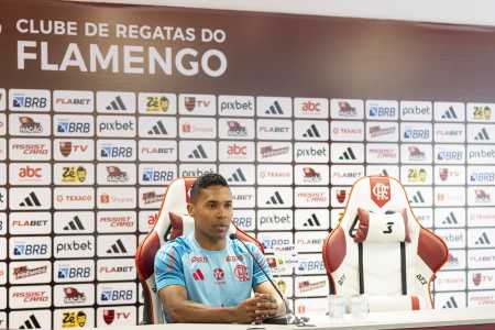 Alex Sandro, lateral do Flamengo e com passagem pela Seleção Brasileira, durante entrevista no Ninho do Urubu