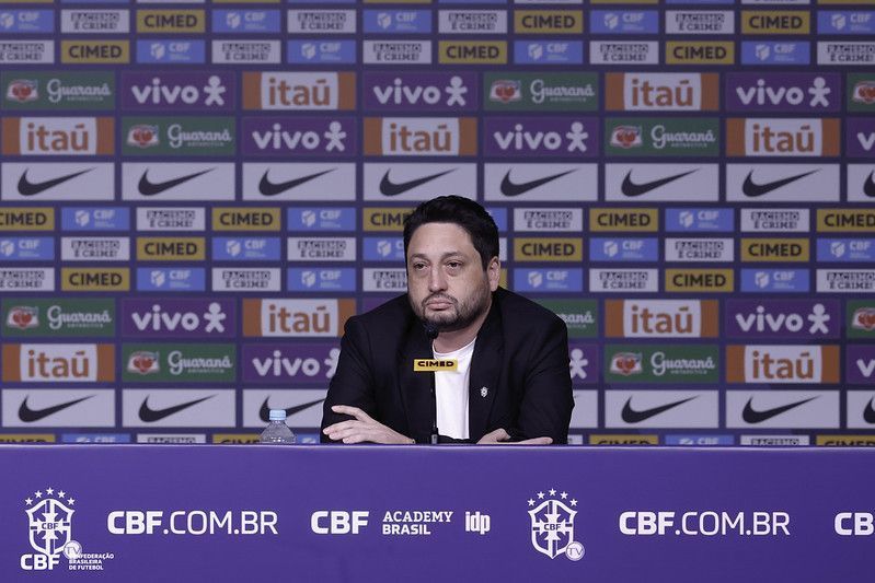Debinha e Laís Estevam são cortadas da Seleção Feminina para amistosos