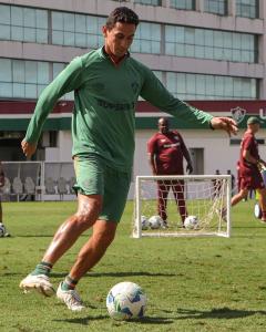 Paulo Henrique Ganso volta ao time titular do Fluminense