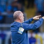 Mano Menezes projeta retornos de lesionados no Grêmio contra o São Paulo