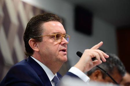 Ministro Wolney Queiroz, novo ministro da Previdência, durante audiência no Senado