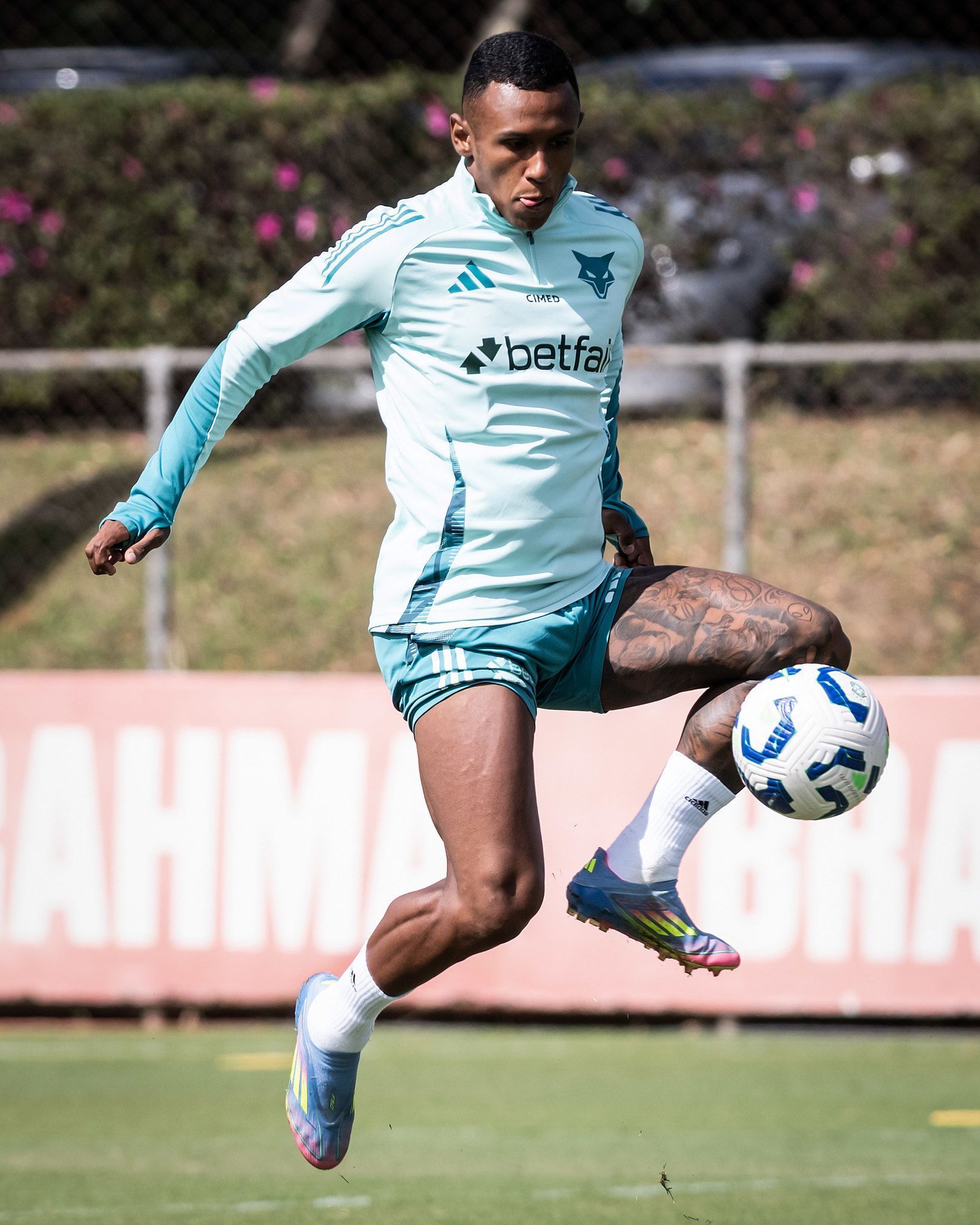 Multa milionária afastou Marquinhos de jogos do Cruzeiro; saiba valor e entenda