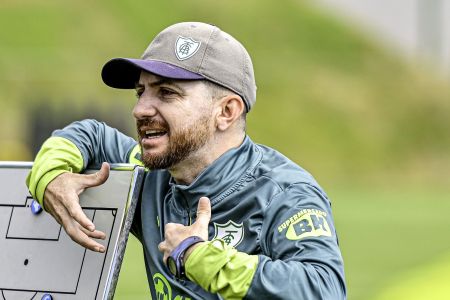 William Batista, técnico do América