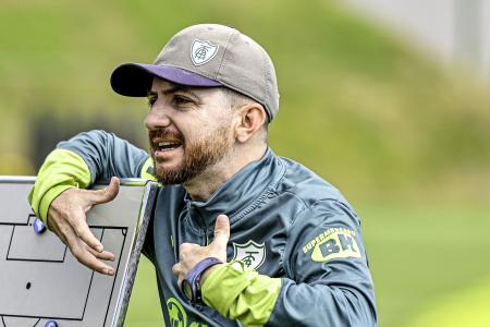 William Batista, técnico do América