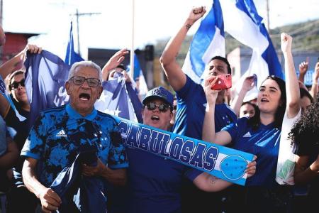 Torcida do Cruzeiro e jogo do Brasileiro Feminino