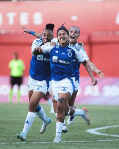 Gaby Soares comemorando gol pelo Cruzeiro