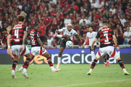 No primeiro turno do Campeonato Brasileiro, Flamengo e Botafogo empataram sem gols no Maracanã