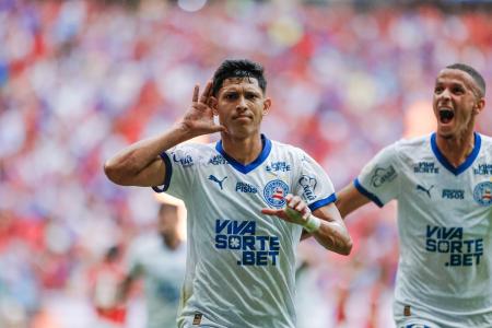 Erick Pulga comemora gol do Bahia sobre o Vitória, no Ba-Vi pelo Campeonato Brasileiro