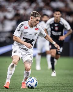 Benjamin Rollheiser foi titular do Santos na derrota para o Corinthians